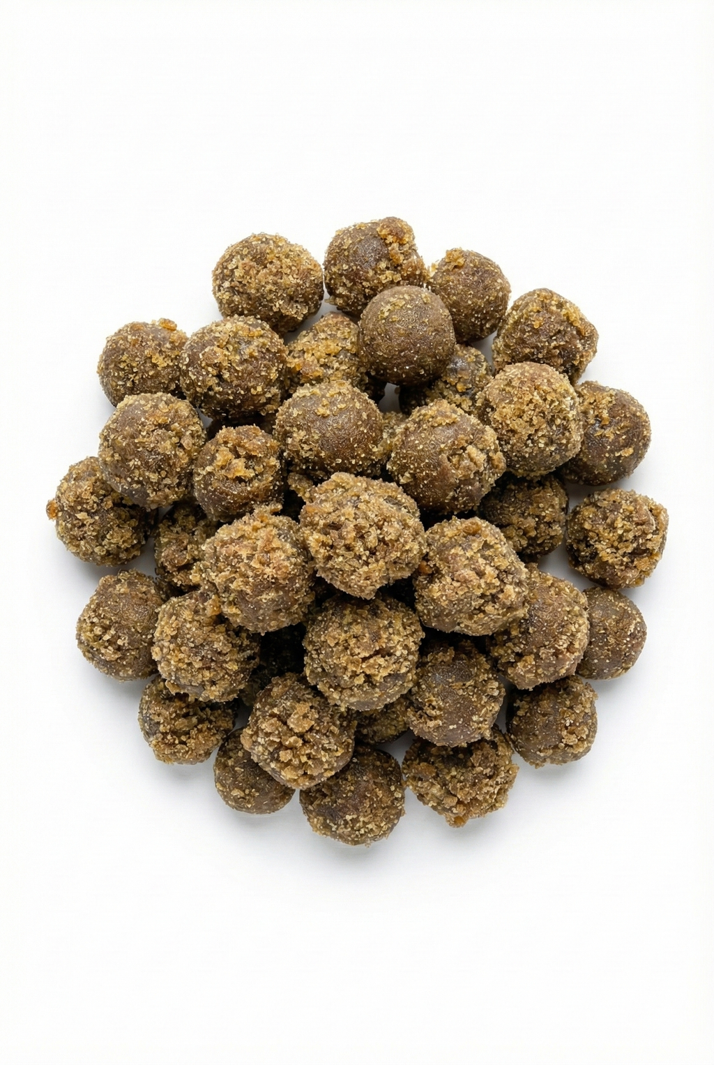 Gros plan sur des boules de résine Frozen Melt à la texture granuleuse et fondante sur fond blanc.